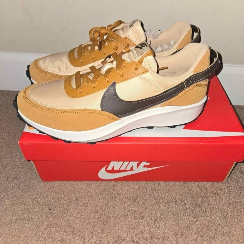 Nike Womens Tan and Brown Sneakers